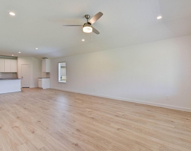 7802 Bel Fiore Drive - Photo Thumbnail 12