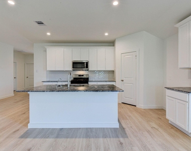 7802 Bel Fiore Drive - Photo Thumbnail 9