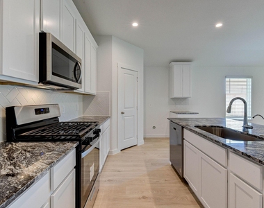 7802 Bel Fiore Drive - Photo Thumbnail 6