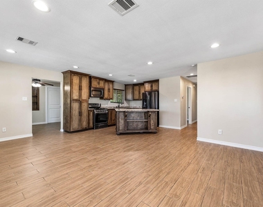 1603 Patrick Street - Photo Thumbnail 3