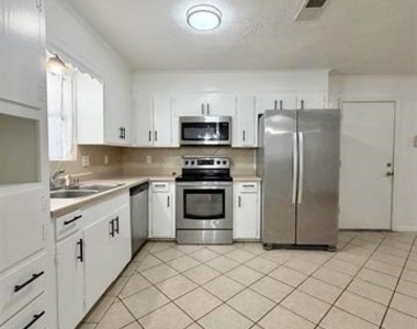 4690 Fieldwood Lane - Photo Thumbnail 3