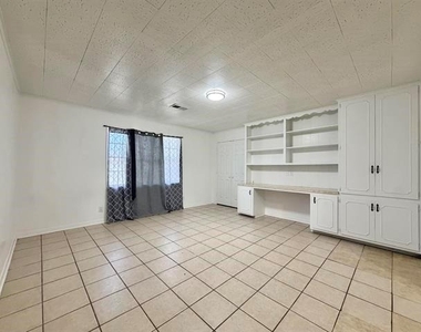 4690 Fieldwood Lane - Photo Thumbnail 18