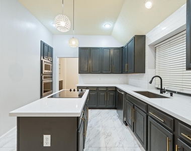 7624 Lone Meadow Court - Photo Thumbnail 16