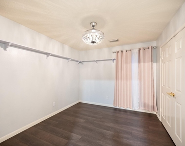 7624 Lone Meadow Court - Photo Thumbnail 24