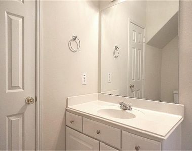 14427 Keystone Green Drive - Photo Thumbnail 16