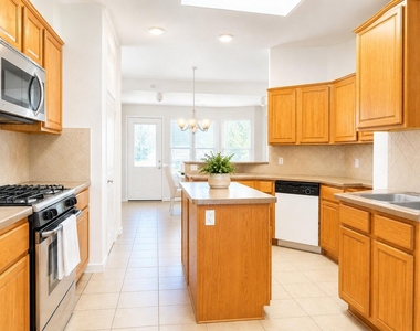 14427 Keystone Green Drive - Photo Thumbnail 2