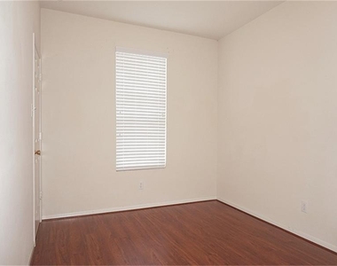 14427 Keystone Green Drive - Photo Thumbnail 19