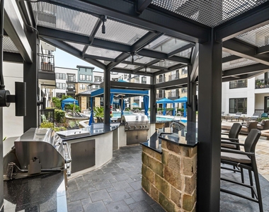 1616 W Dallas Street - Photo Thumbnail 3