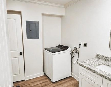 2102 Margaret Ave - Photo Thumbnail 6