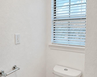 2102 Margaret Ave - Photo Thumbnail 12