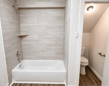 2102 Margaret Ave - Photo Thumbnail 7