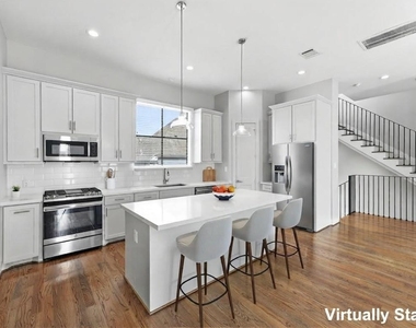816 W 22nd Street - Photo Thumbnail 2