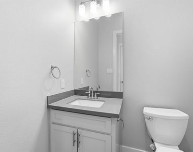816 W 22nd Street - Photo Thumbnail 15