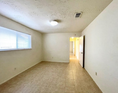 4502 Mossygate Drive - Photo Thumbnail 22
