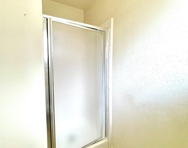 4502 Mossygate Drive - Photo Thumbnail 17
