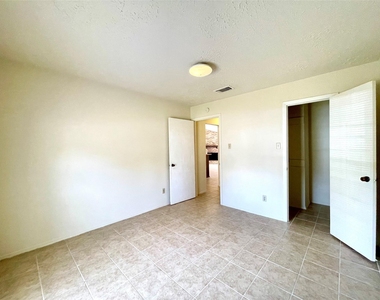 4502 Mossygate Drive - Photo Thumbnail 19