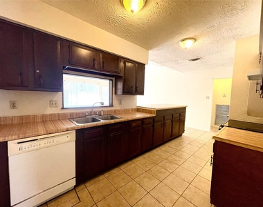 4502 Mossygate Drive - Photo Thumbnail 6