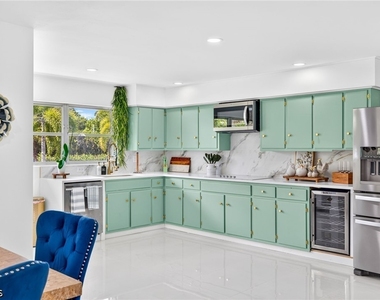 1331 Almeria Avenue - Photo Thumbnail 10