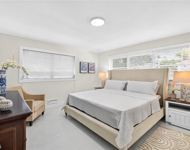 1331 Almeria Avenue - Photo Thumbnail 22