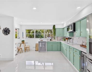 1331 Almeria Avenue - Photo Thumbnail 12
