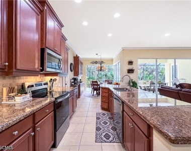 3290 Shady Bend Way - Photo Thumbnail 5