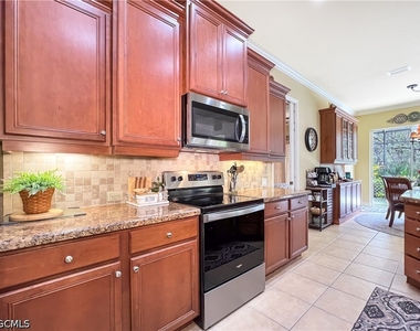 3290 Shady Bend Way - Photo Thumbnail 4