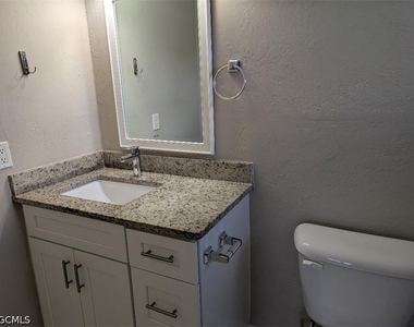 3715 Se 9th Place - Photo Thumbnail 4