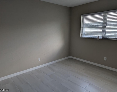 3715 Se 9th Place - Photo Thumbnail 3