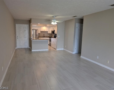 3715 Se 9th Place - Photo Thumbnail 1