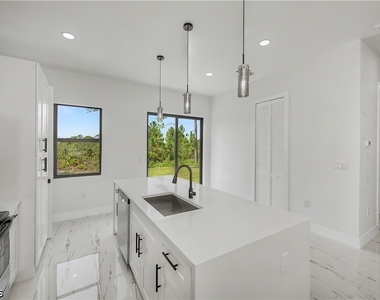 3123 69th Street W - Photo Thumbnail 8