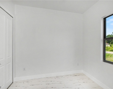 3123 69th Street W - Photo Thumbnail 21