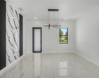 3123 69th Street W - Photo Thumbnail 4