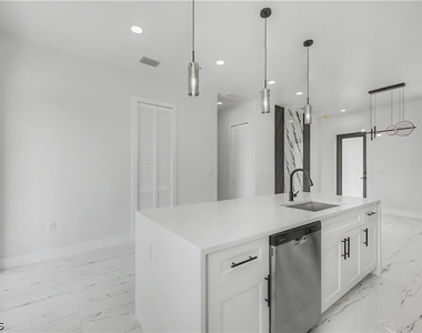 3123 69th Street W - Photo Thumbnail 10