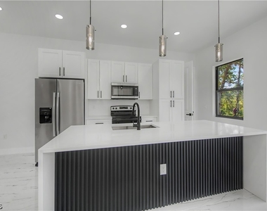 3123 69th Street W - Photo Thumbnail 5