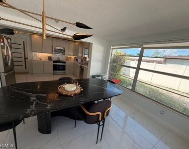 2267 Aldridge Avenue - Photo Thumbnail 17