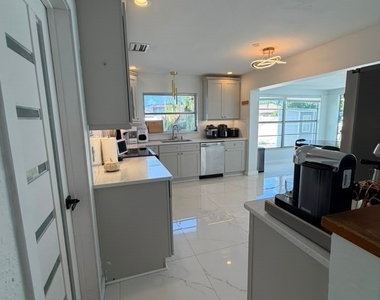 2267 Aldridge Avenue - Photo Thumbnail 20