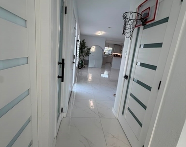 2267 Aldridge Avenue - Photo Thumbnail 10