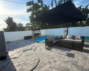 2267 Aldridge Avenue - Photo Thumbnail 15
