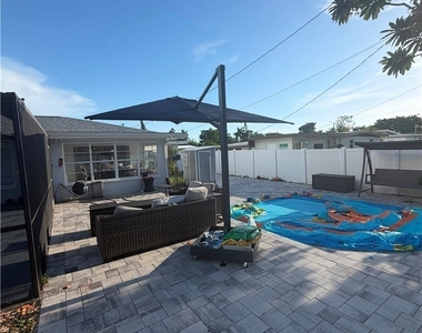 2267 Aldridge Avenue - Photo Thumbnail 6