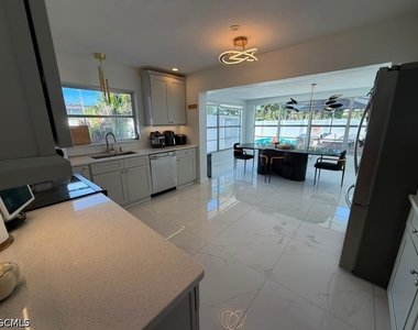 2267 Aldridge Avenue - Photo Thumbnail 22