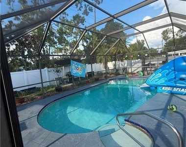 2267 Aldridge Avenue - Photo Thumbnail 7