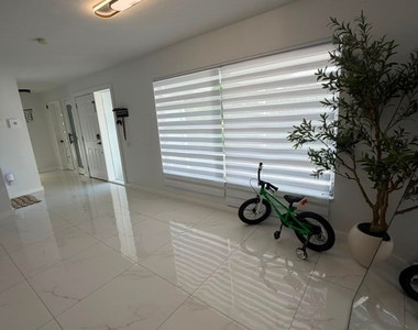 2267 Aldridge Avenue - Photo Thumbnail 16