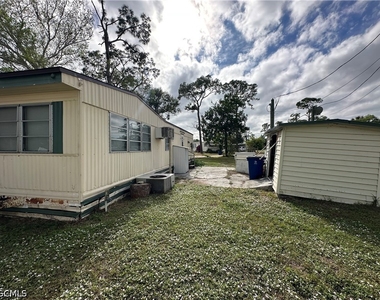2268 Carlisle Lane - Photo Thumbnail 3