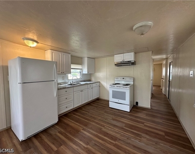 2268 Carlisle Lane - Photo Thumbnail 6