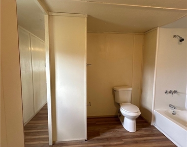 2268 Carlisle Lane - Photo Thumbnail 12