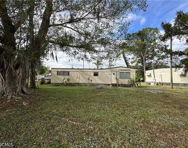 2268 Carlisle Lane - Photo Thumbnail 2