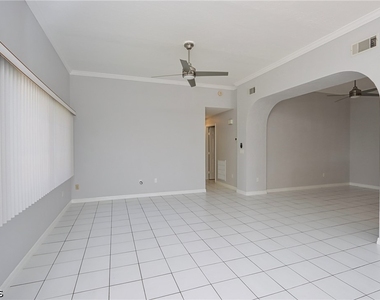 5510 Sw 4th Place - Photo Thumbnail 3