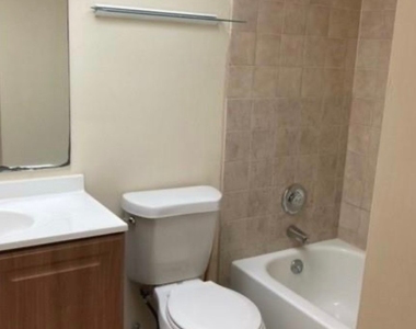 919 Se 8 Terrace - Photo Thumbnail 5