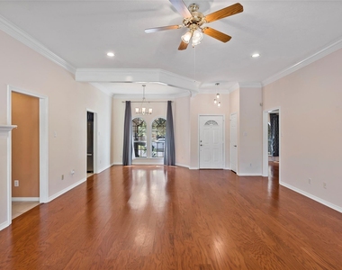 2920 Mirrormere Circle - Photo Thumbnail 6