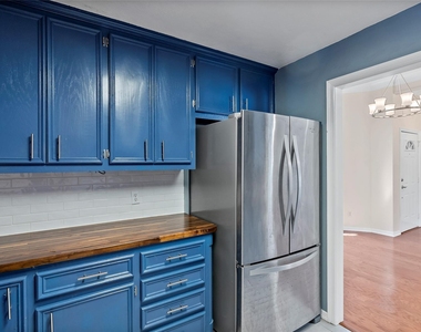 2920 Mirrormere Circle - Photo Thumbnail 18